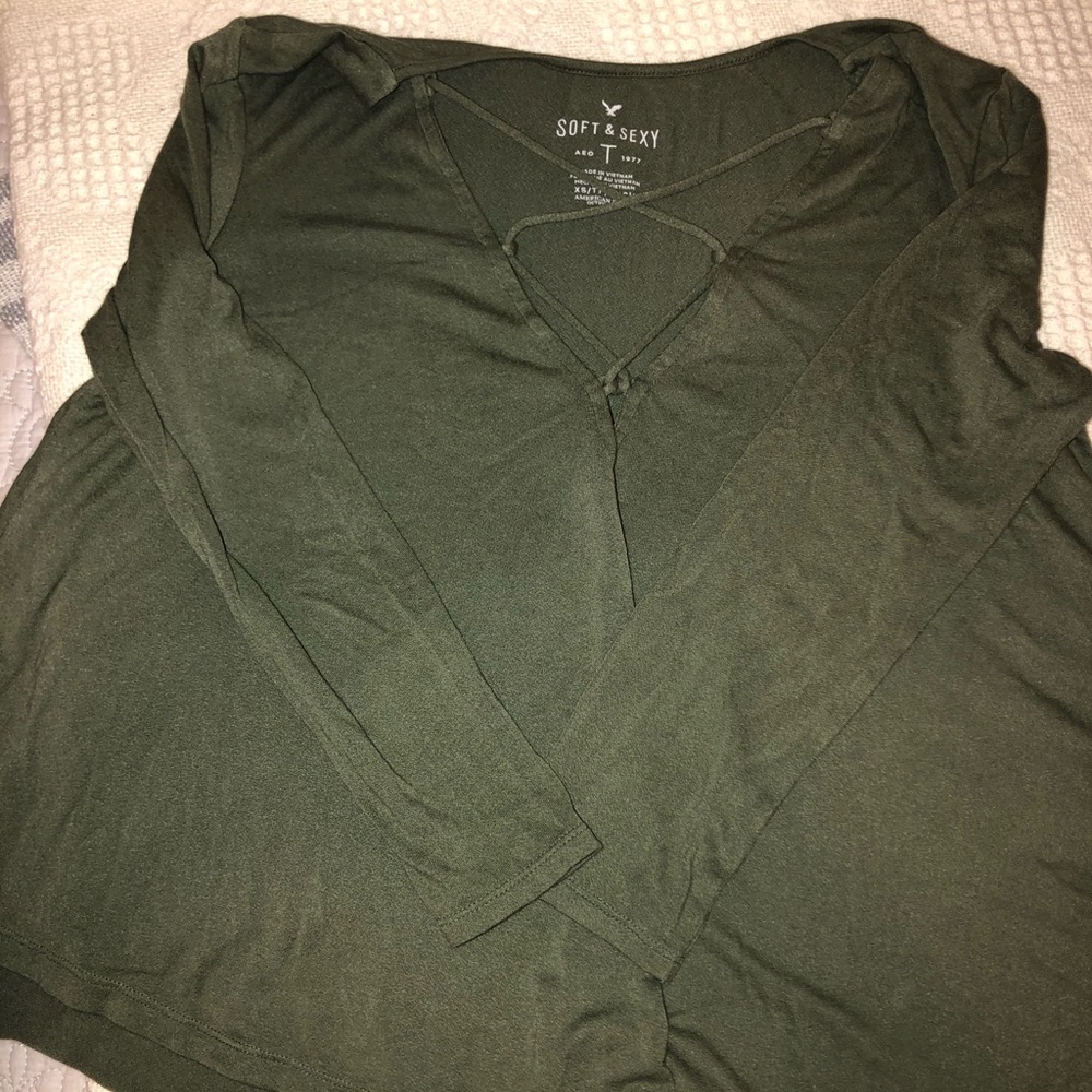 American Eagle 3/4inch sleeve criss-cross shirt
